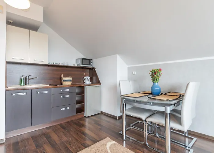 Ms - Zeromskiego 22 *